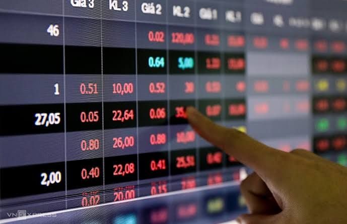 PNJ, NVL “đỏ lửa”, hơn 70 triệu cổ phiếu nằm chờ bán sau phiên sáng