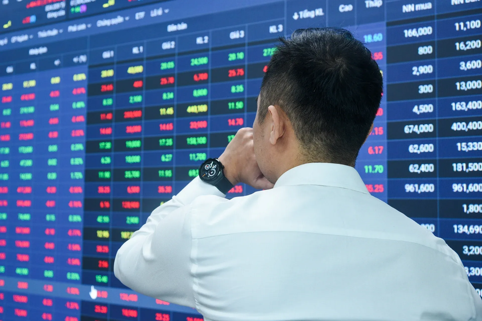 Khối ngoại mua ròng gần 730 tỷ đồng, VCB được gom mạnh nhất