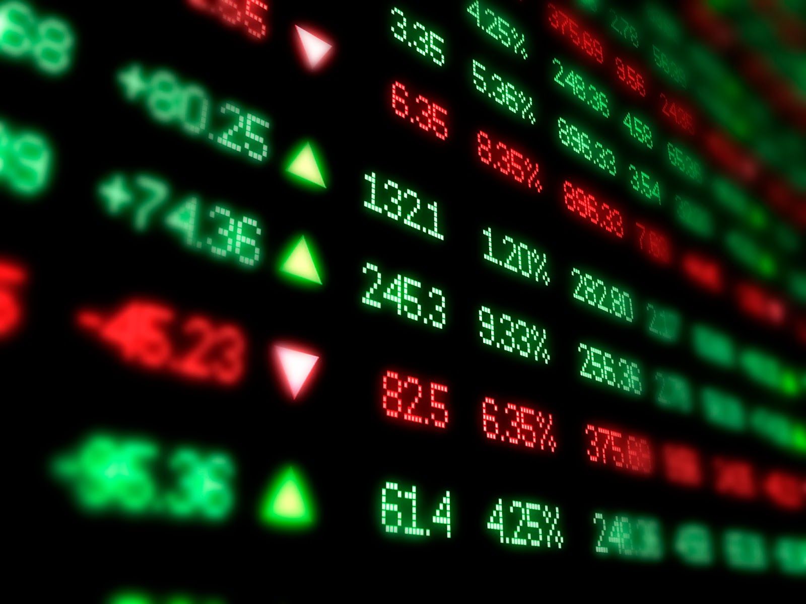 Chứng khoán, dầu khí nâng đỡ, VN-Index vẫn mất 4,6 điểm phiên sáng