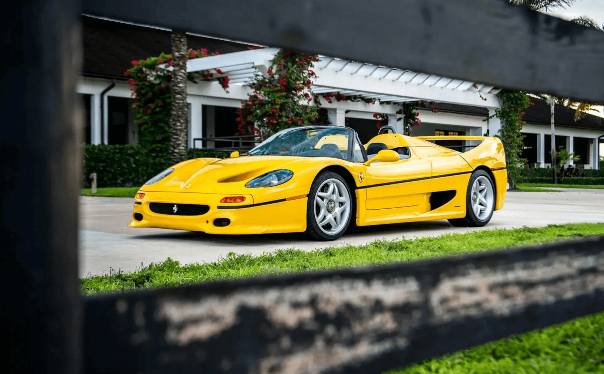 Ferrari F50 của Ralph Lauren lập kỷ lục đấu giá hơn 9,2 triệu USD