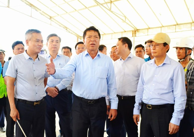 Bộ trưởng Trần Hồng Minh yêu cầu hoàn thành cao tốc Cam Lộ - La Sơn trước ngày 30/11