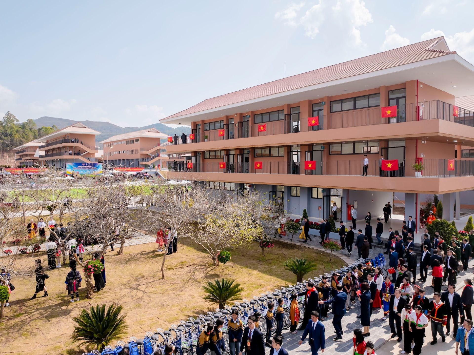 Hơn 100 trường liên cấp vùng biên đã hoạt động, nhóm khởi công năm 2026 mới đạt 7%