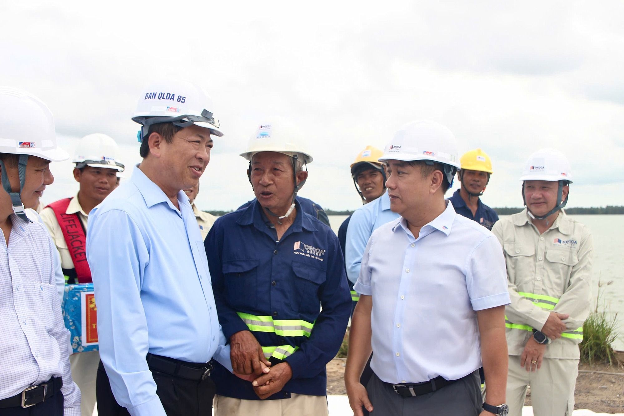 Deo Ca consortium to build Dai Ngai Bridge with 110m towers (35-storey equivalent), main span the second-longest in Vietnam, awarded a key contract