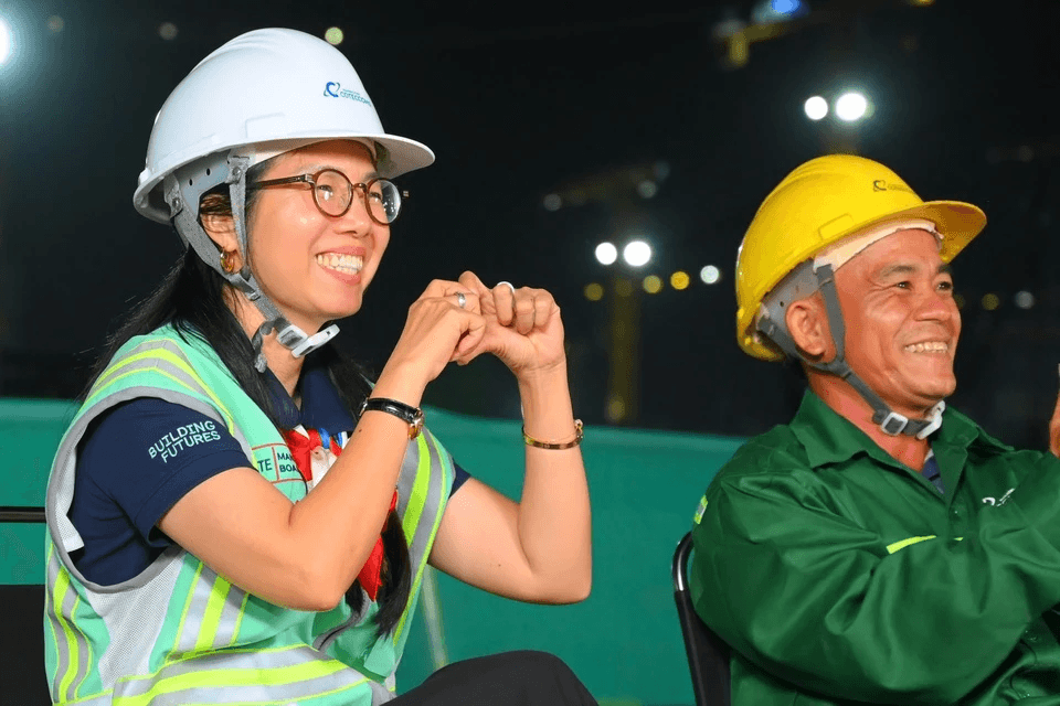 Lãi tăng mạnh, Coteccons thưởng nhân viên 8 tháng lương