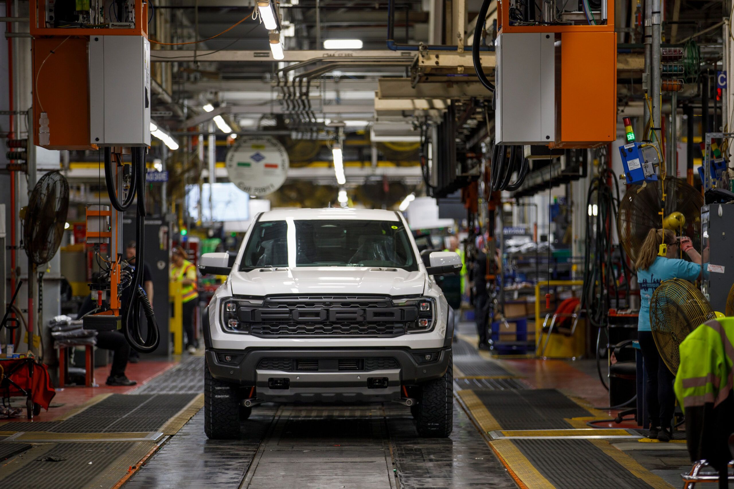 Ford bất ngờ tuyển lại 350 kỹ sư khi AI chưa thể thay thế con người