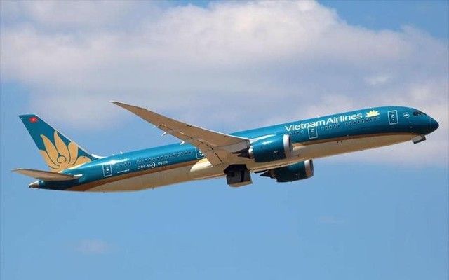Vietnam Airlines shares rise to 24,150 dong, highest in over three months, benefiting about 27,000 shareholders