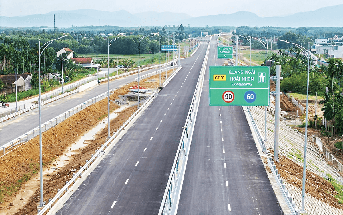 Bộ Xây dựng đề xuất ưu tiên mở rộng các tuyến cao tốc hai làn xe lên quy mô hoàn chỉnh