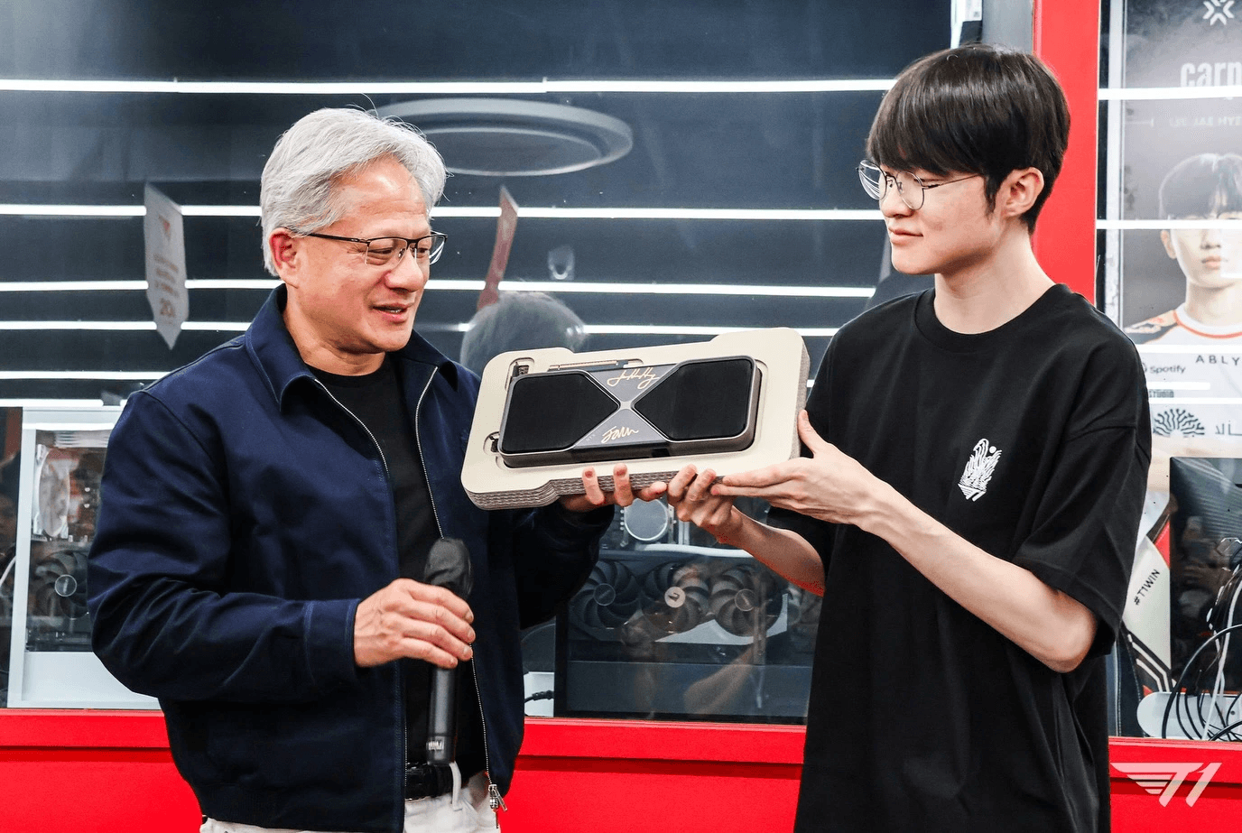 CEO Nvidia chọn gặp Faker trước các “ông trùm” LG, Hyundai