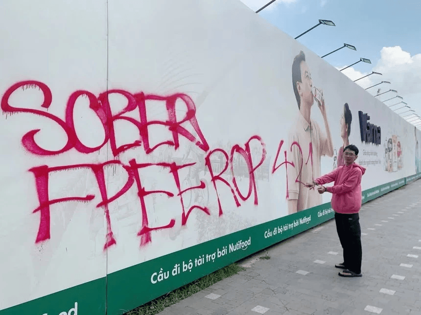 Khởi tố người vẽ graffiti lên hàng rào công trình nghìn tỷ ở trung tâm TP.HCM