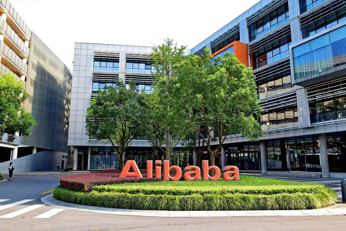 Cổ phiếu Alibaba lao dốc 8% sau thương vụ huy động 10,2 tỷ USD