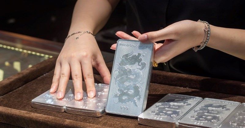Giá bạc hôm nay 24/7: Thị trường đảo chiều giảm, bạc trong nước và thế giới cùng đi xuống