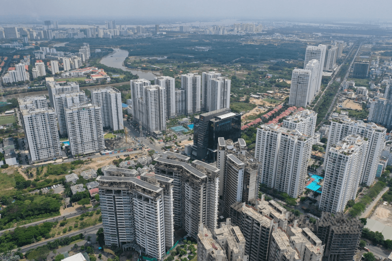 Bất động sản phía Nam: Chủ đầu tư đẩy mạnh bán hàng, người mua vẫn dè dặt