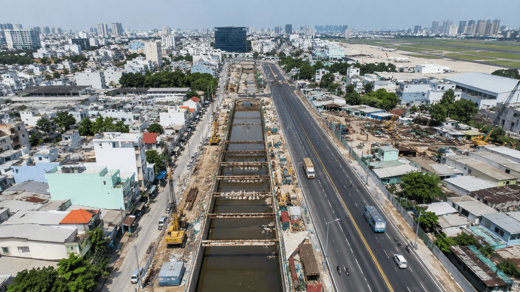TP.HCM đẩy nhanh cải tạo kênh A41, kỳ vọng giảm ngập cho sân bay Tân Sơn Nhất