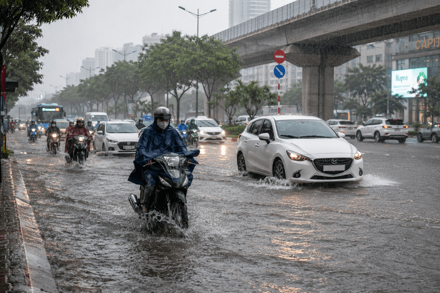 Hà Nội lý giải nguyên nhân nhiều tuyến đường ngập sau trận mưa 100 mm/h