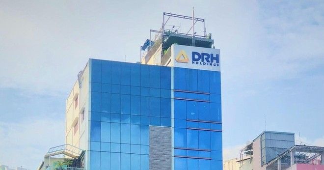HoSE đình chỉ giao dịch cổ phiếu DRH, doanh nghiệp đối mặt nguy cơ hủy niêm yết