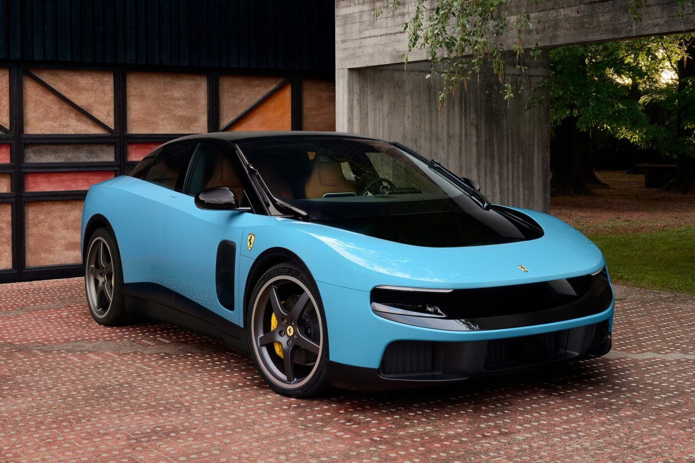 Ferrari biến xe điện đầu tiên thành công cụ giữ chân khách hàng?