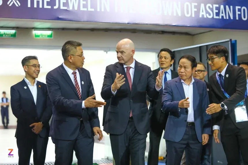 Chủ tịch FIFA thăm sân vận động lớn thứ nhì Việt Nam