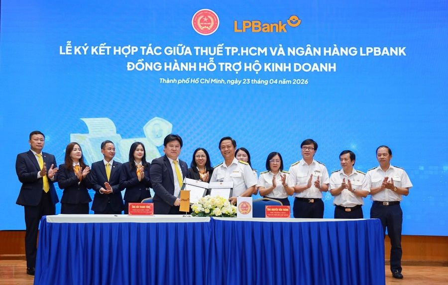 LPBank signs cooperation with Ho Chi Minh City Tax Department to promote digital transformation for micro businesses and individual businesses