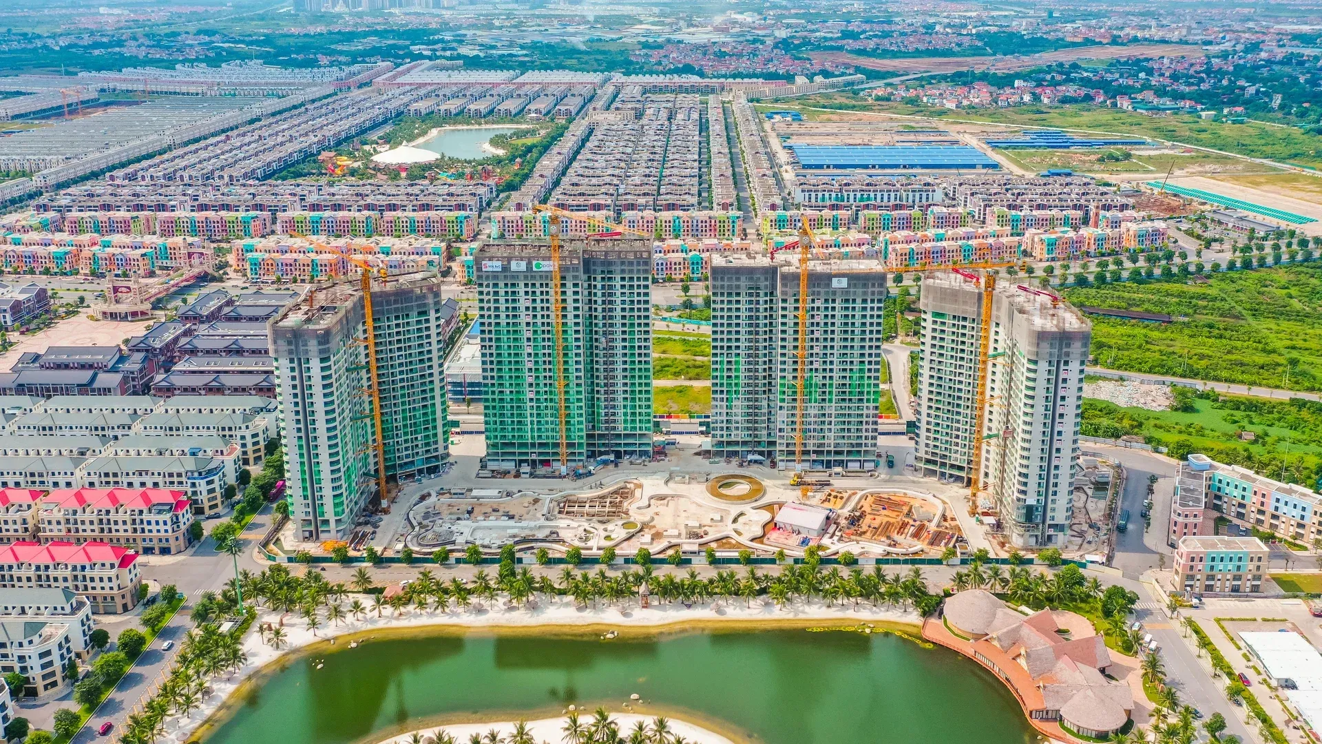 Lãi suất không 'nằm' xuống, bất động sản khó 'đứng' lên.webp