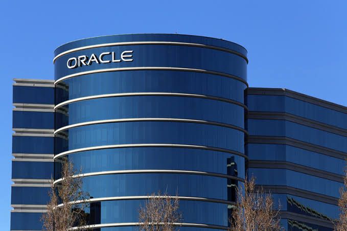 AI khiến hàng chục nghìn nhân viên Oracle, Meta và Amazon mất việc