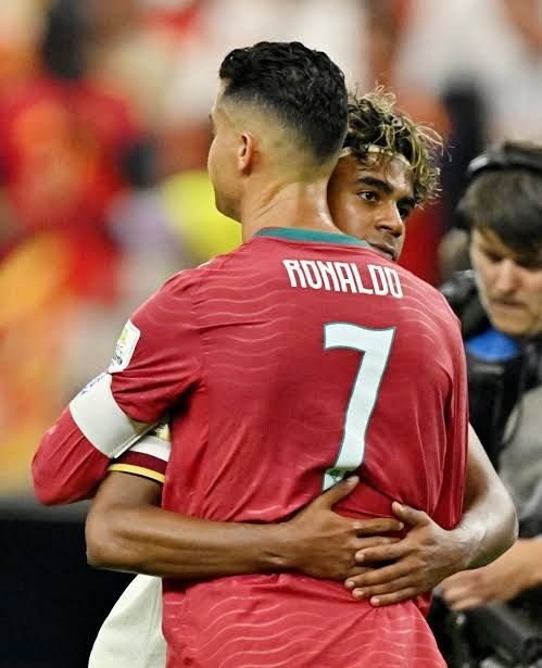 Ronaldo-yamal.jpg