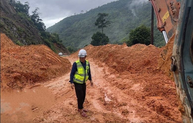 Quốc lộ 1, đường Hồ Chí Minh cùng nhiều tuyến đường bị ảnh hưởng bởi mưa lũ