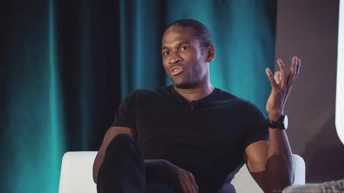 Arthur Hayes buys 1,400 ETH worth $2.5 million amid criticism over HYPE and ZEC sales