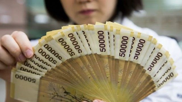 South Korea warns of inflation risk from unprecedented bonuses for chip workers