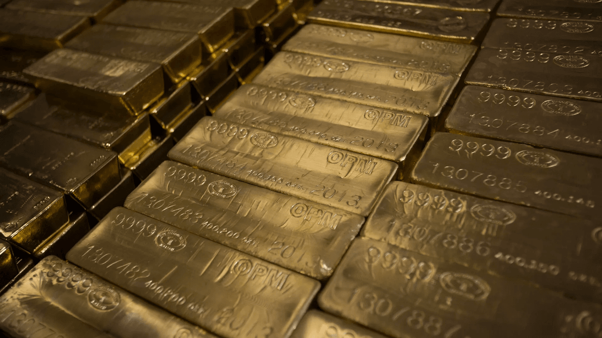 Inflation pressures weigh on gold prices as SPDR Gold Trust posts third consecutive net purchase
