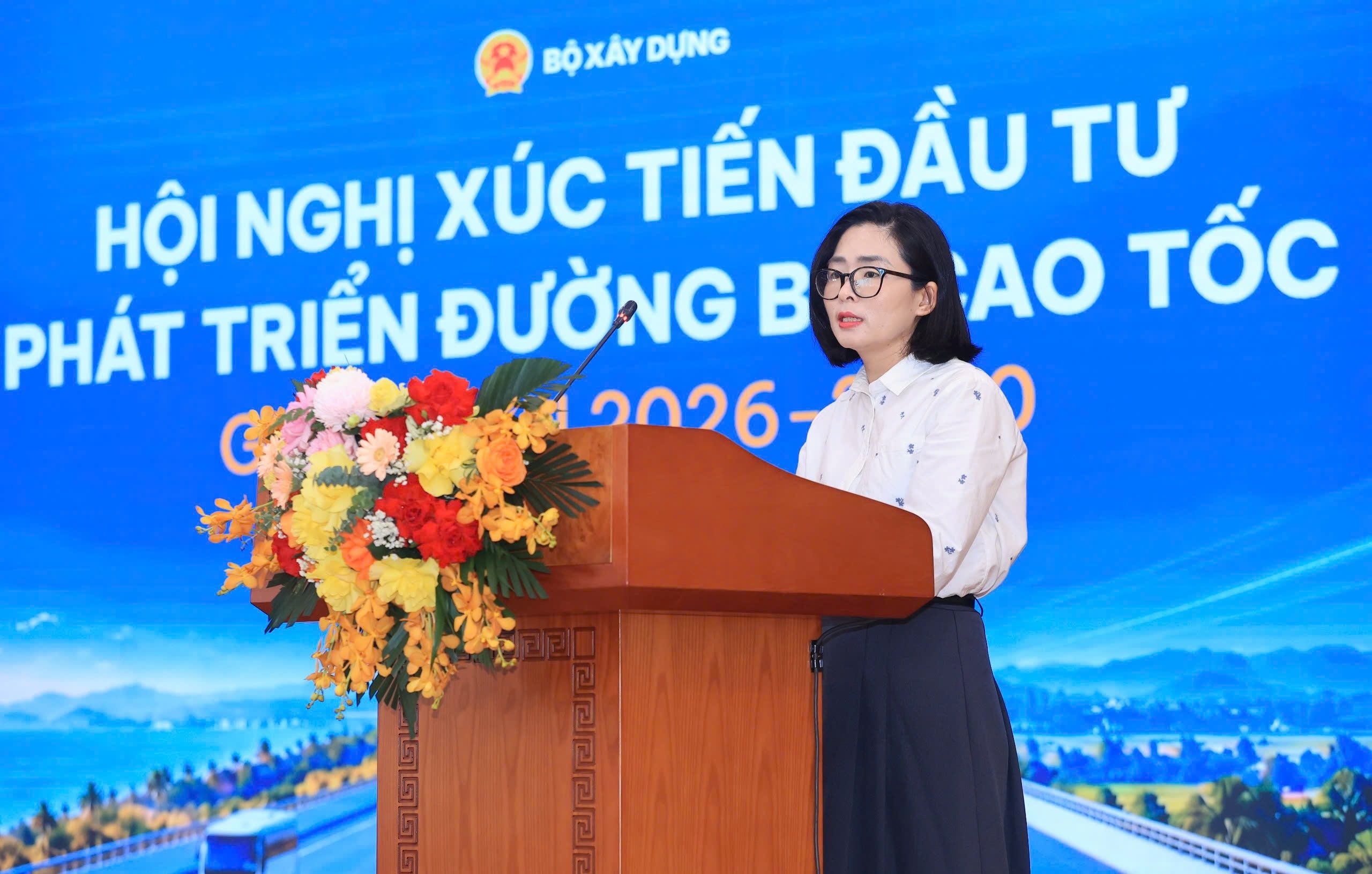 ba-nguyen-thi-thu-ha-pho-chanh-van-phong-ppp-cuc-quan-ly-dau-thau-bo-tai-chinh-phat-bieu.jpg