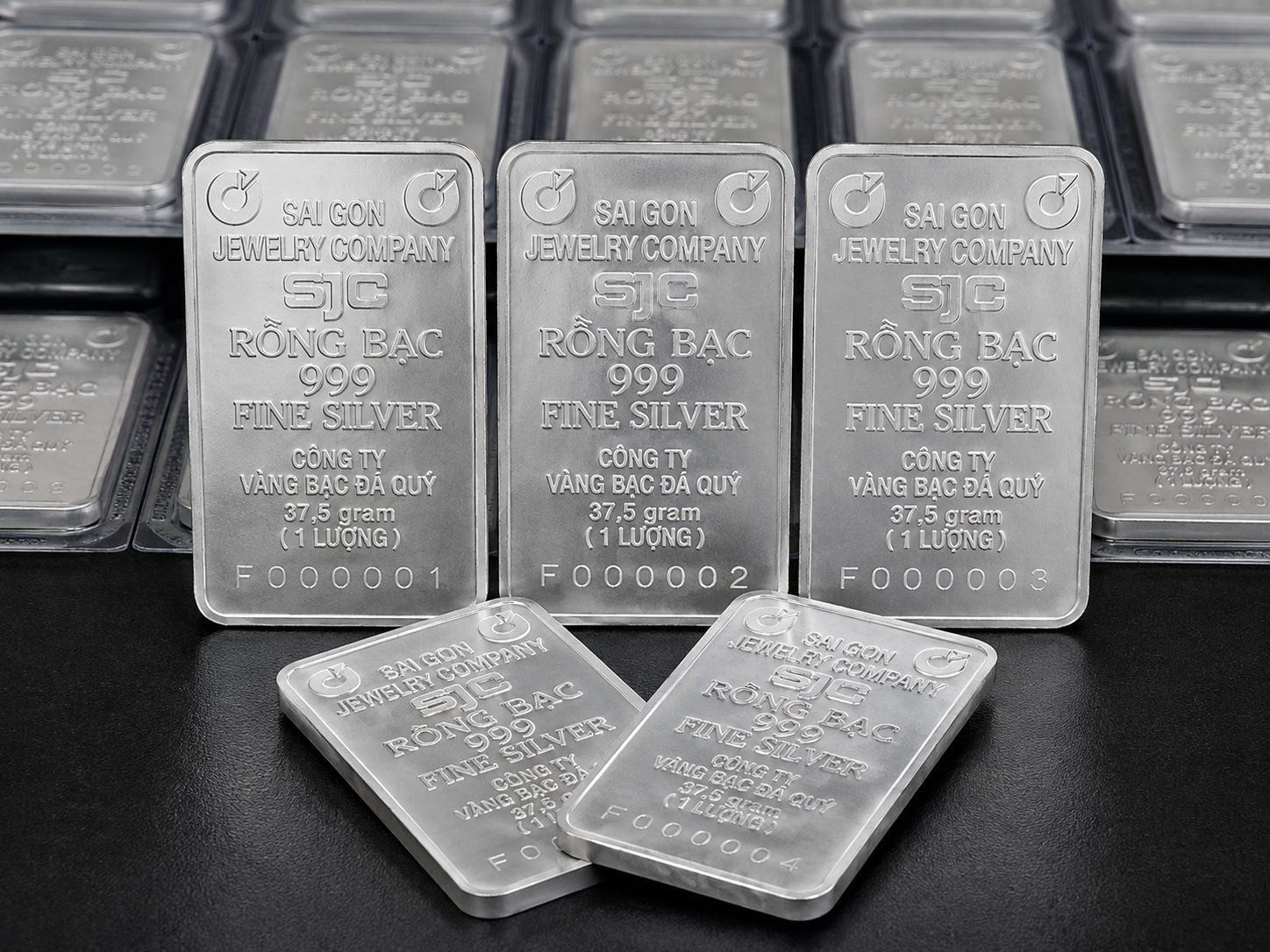 Giá bạc hôm nay 28/8: Đồng USD mạnh lên tạo sức ép lên bạc