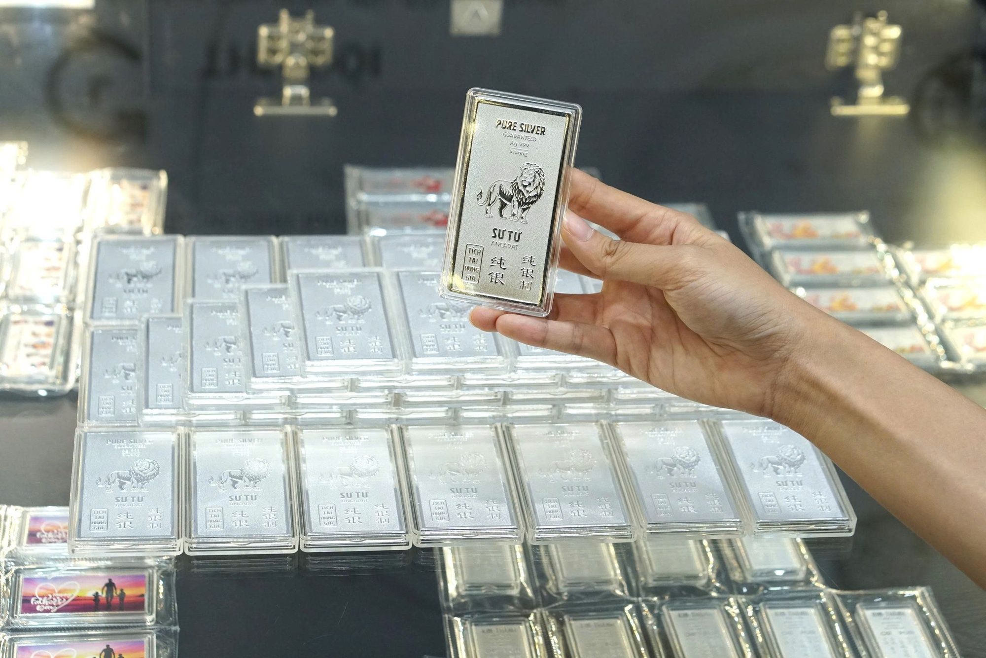 Silver prices rebound sharply today as gold recovers