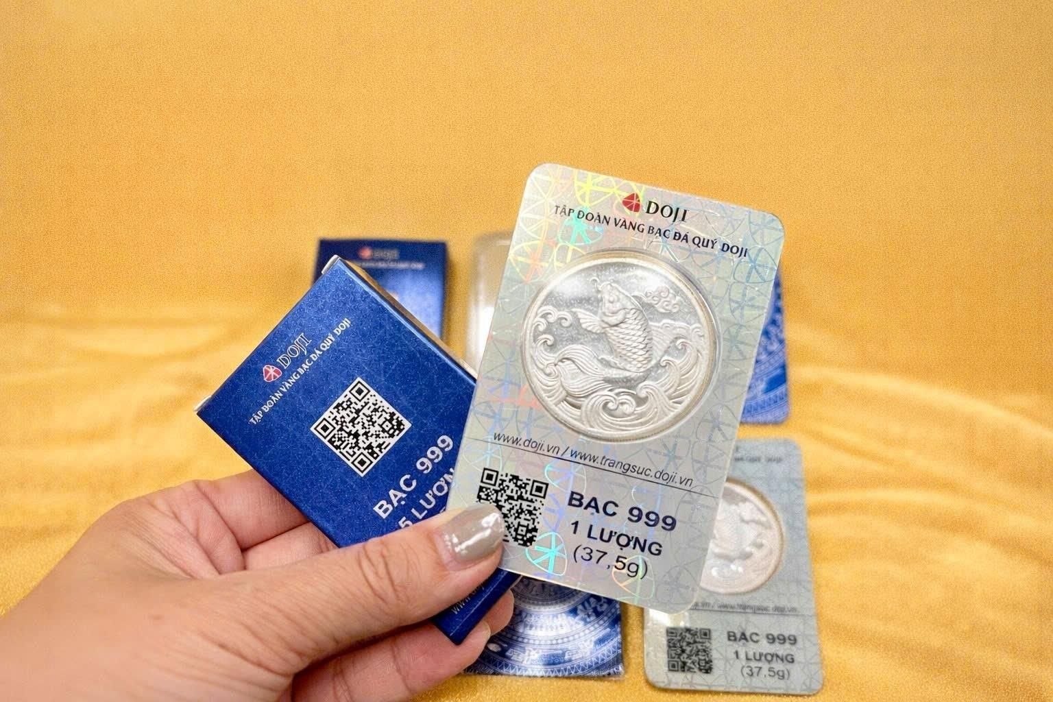 Giá bạc hôm nay 11/7: Bạc bật tăng mạnh, tiến sát mốc 61 USD/ounce