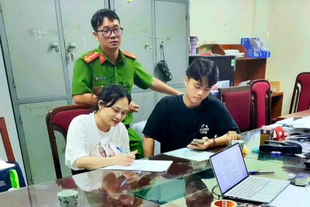 Former wife of Mr. Hunter reveals origin of 143 gold ingots seized by police