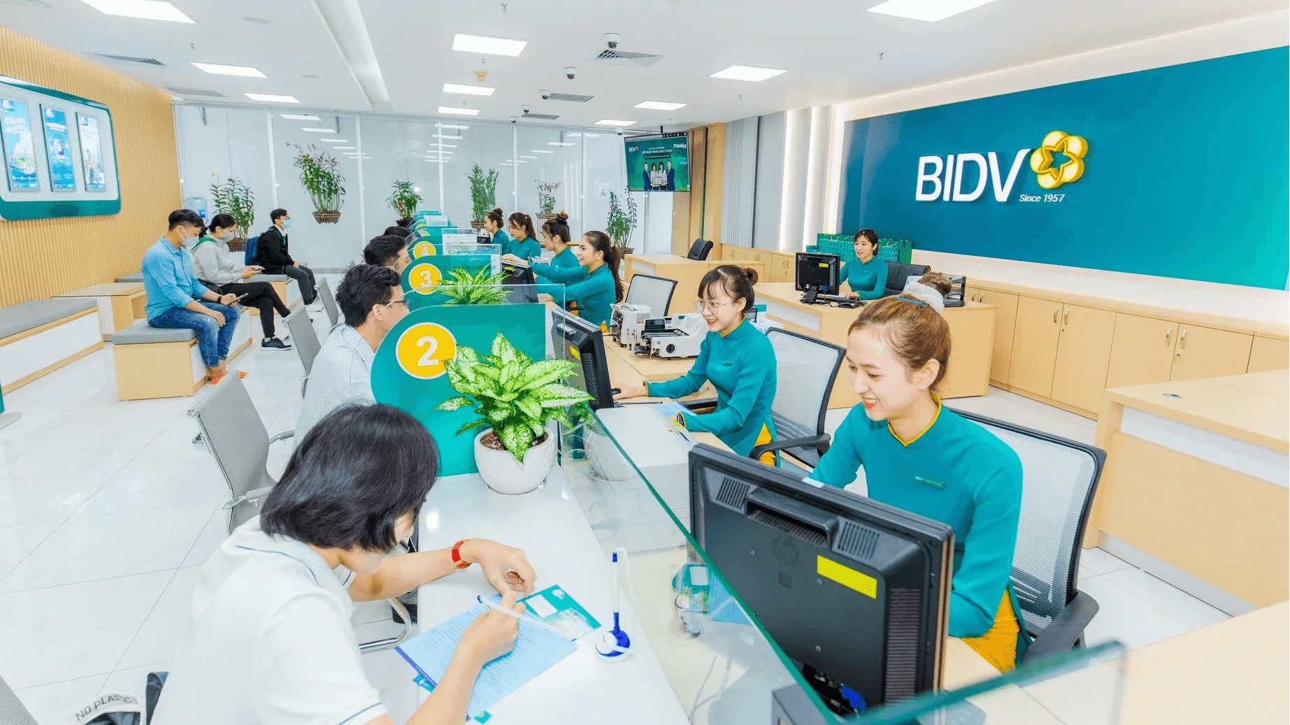 BIDV phát hành gần 500 triệu cổ phiếu, tăng vốn thêm 4.982 tỷ đồng