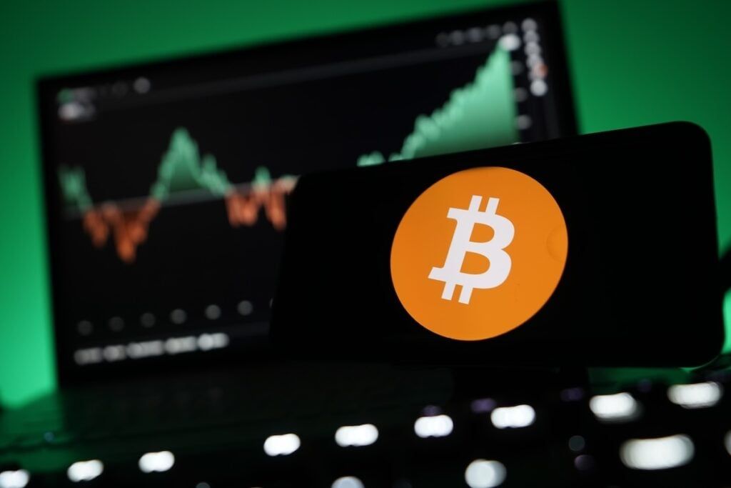 Bitcoin, Ethereum, XRP and Dogecoin Fall as Trump Signs Iran Peace Deal; Analyst Sees BTC in a Fragile Recovery Phase