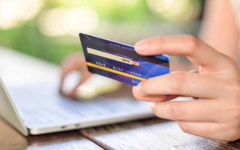 Cảnh báo thủ đoạn mới khiến thẻ ngân hàng nằm trong ví nhưng khách hàng vẫn bị rút sạch tiền