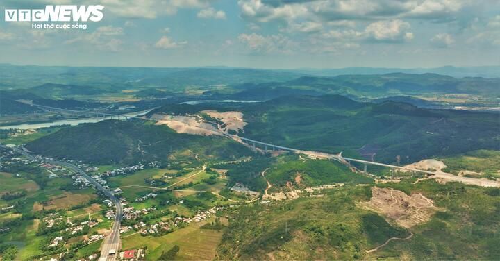 Đoạn Quy Nhơn - Chí Thạnh của cao tốc Bắc - Nam mở cửa thông xe, dài 61,7 km với vốn đầu tư trên 14,8 nghìn tỷ đồng