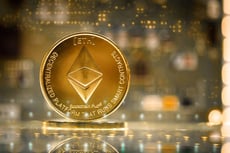 Ethereum nén gần mức 2.000 USD khi biến động cho tín hiệu breakout tiềm năng
