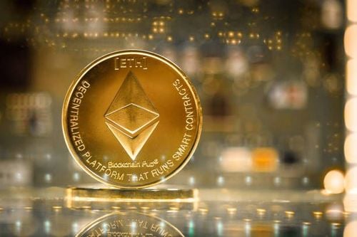 Ethereum nén gần mức 2.000 USD khi biến động cho tín hiệu breakout tiềm năng