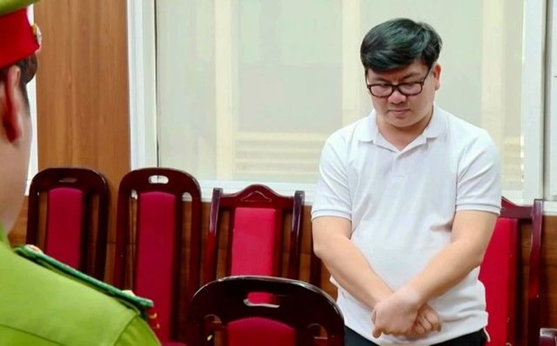 Truy tố Nguyễn Phong, Chủ tịch Asia Life, trong vụ án liên quan đến thực phẩm giả liên kết với Miss Thuy Tien và Quang Linh Vlogs