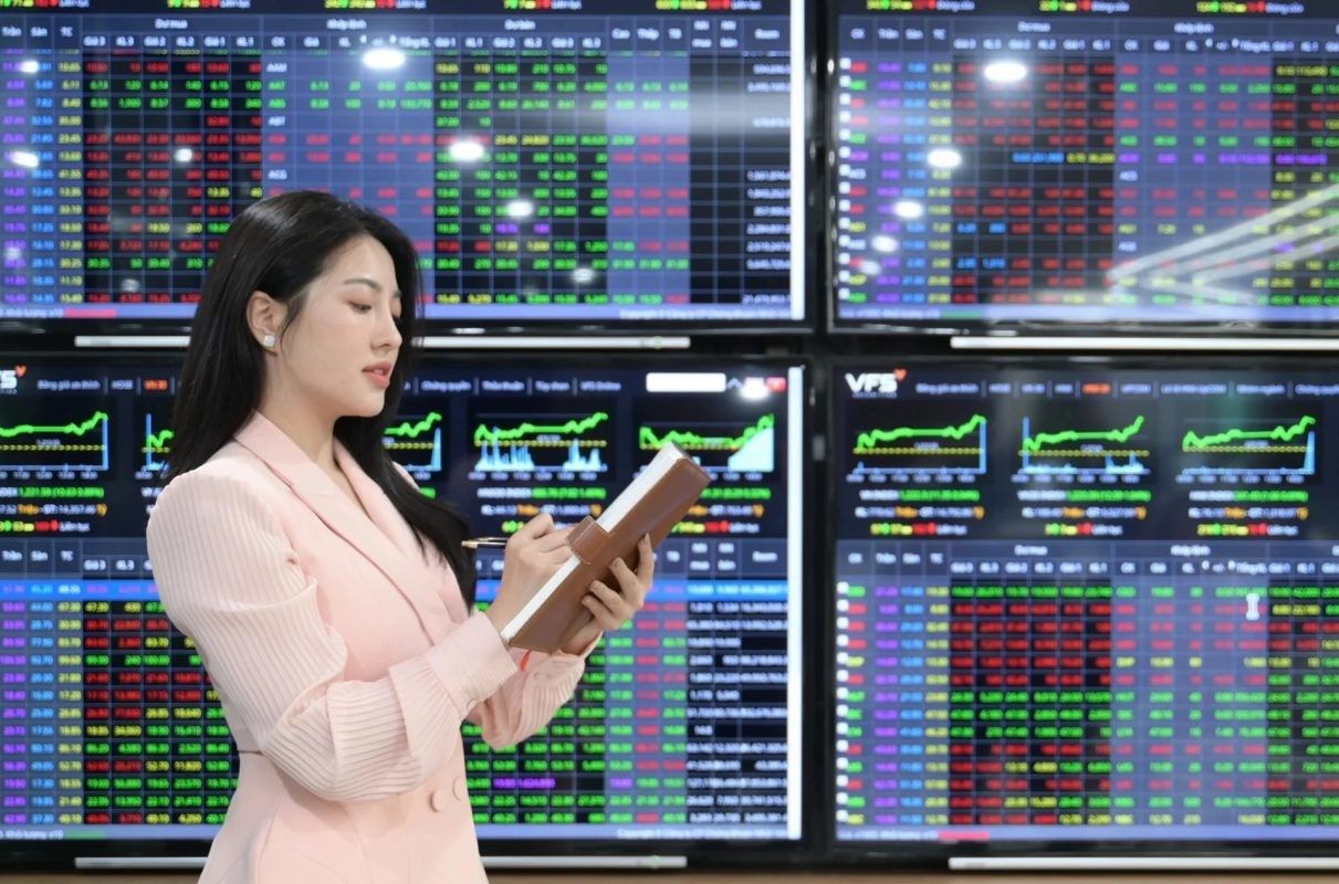 VN-Index 12/6 giằng co quanh mốc 1.800 điểm trong bối cảnh thanh khoản thấp kỷ lục