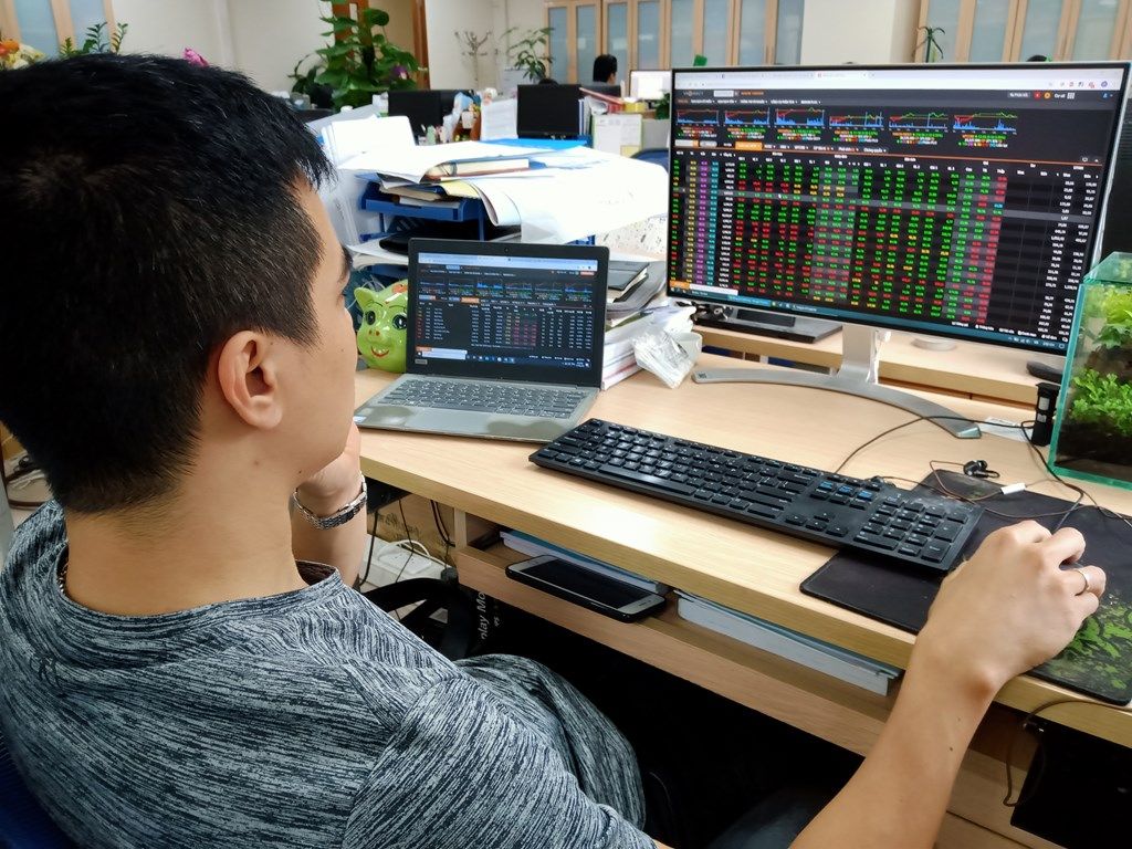 Chứng khoán 9/10: VN-Index có thể lùi về vùng 1.710–1.730 điểm