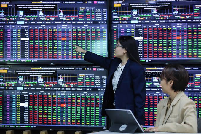 VN-Index áp lực bán hướng chỉ số về mốc 1.825 điểm