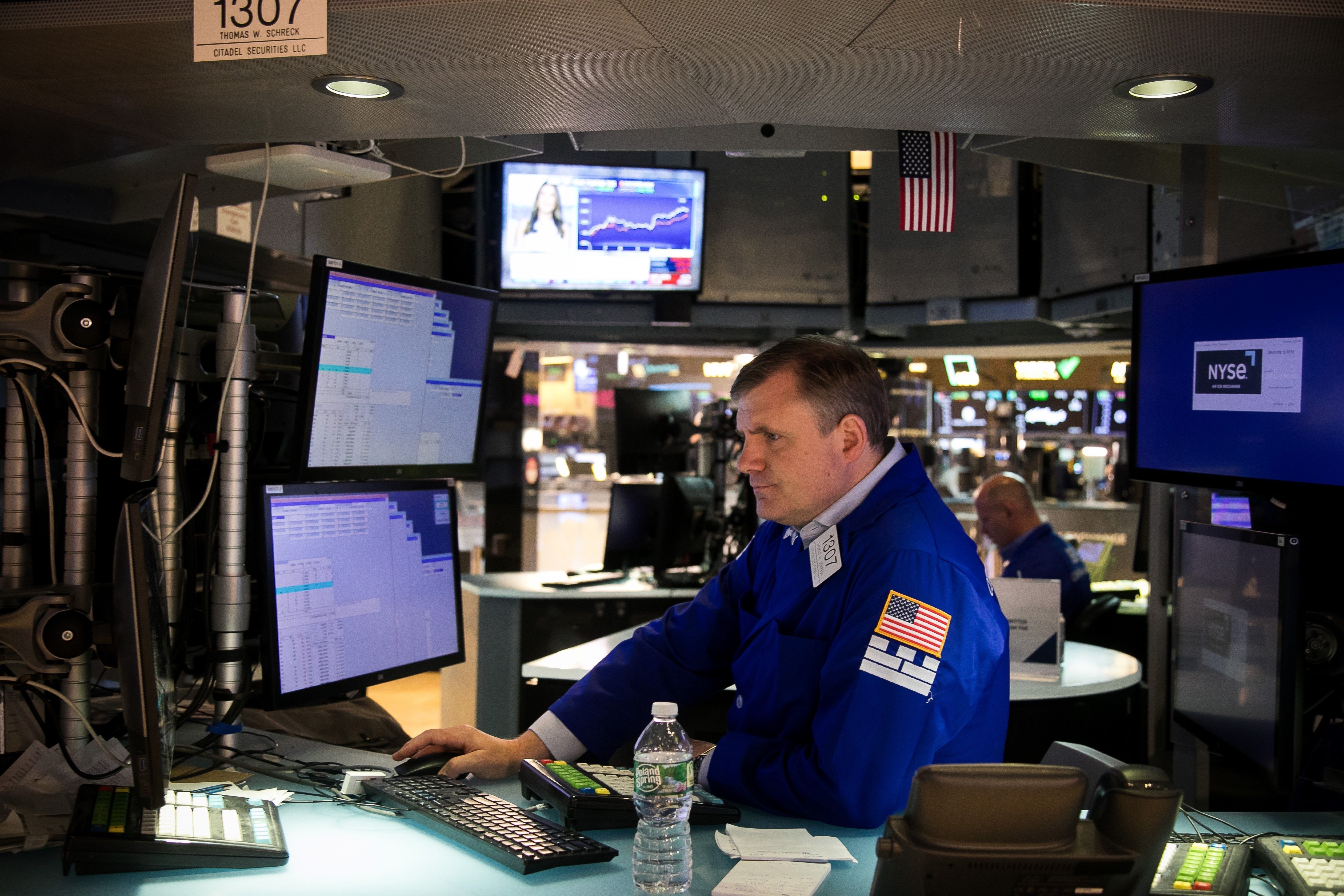 Phố Wall đỏ lửa, Nasdaq mất hơn 1,5% giữa căng thẳng Trung Đông