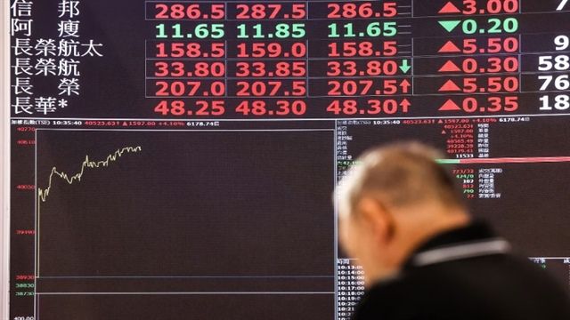 Chứng khoán châu Á giảm điểm, KOSPI mất 0,85%, Hang Seng giảm 0,8%