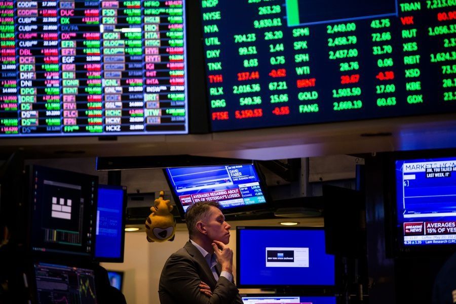 Nvidia giảm gần 3%, kéo Nasdaq và S&P 500 đi xuống