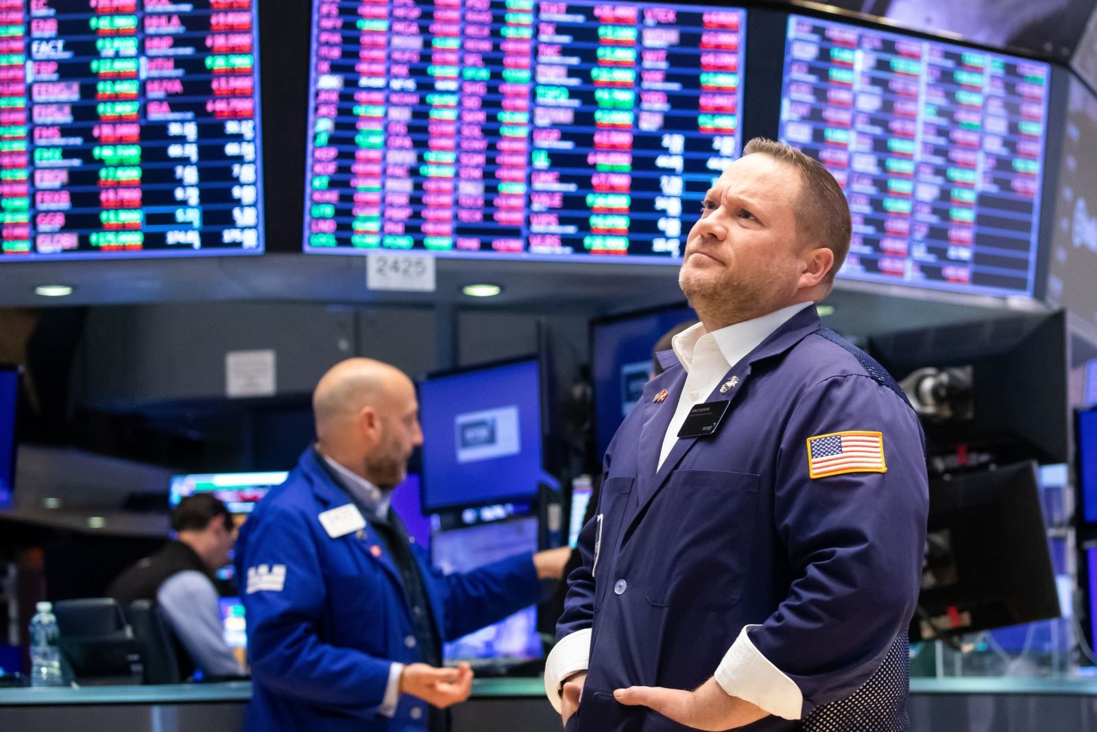 Dow Jones giảm 0,9%, chứng khoán Mỹ thận trọng trước báo cáo việc làm