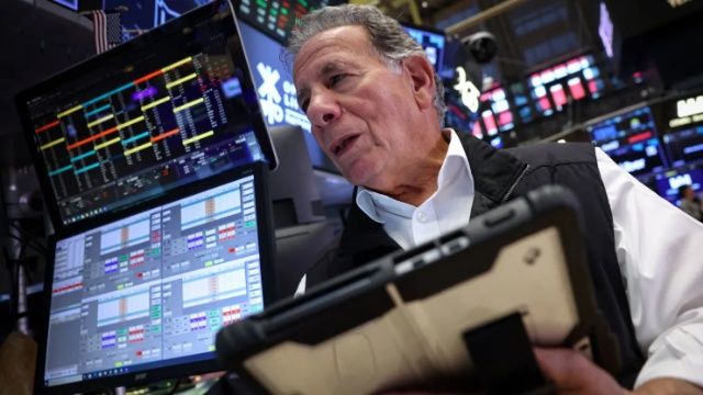 Dow Jones tăng gần 480 điểm, Phố Wall khép tuần giao dịch đầy biến động
