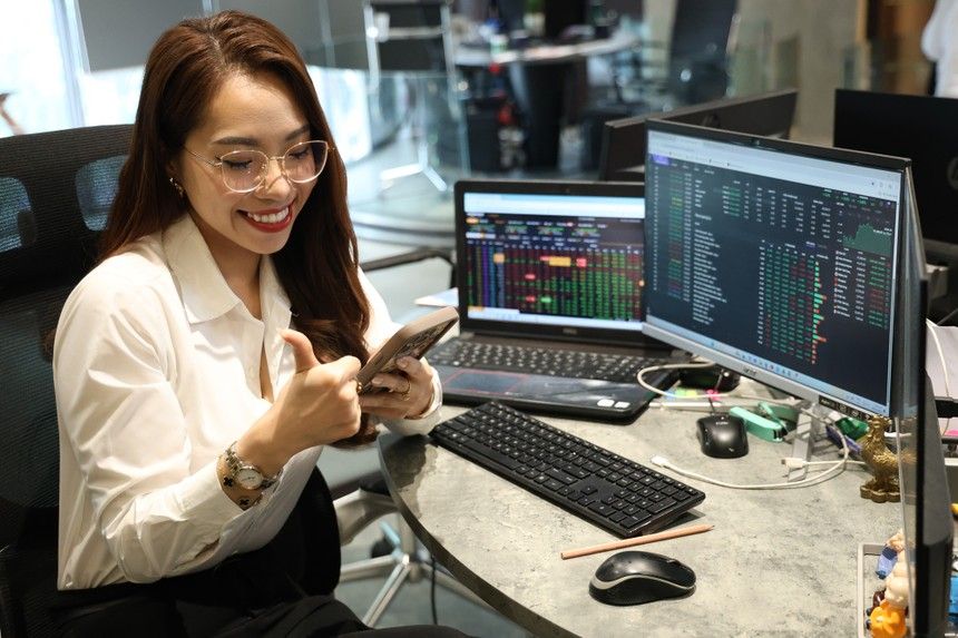 Các nhóm trụ cột khởi sắc, VN-Index lấy lại đà tăng